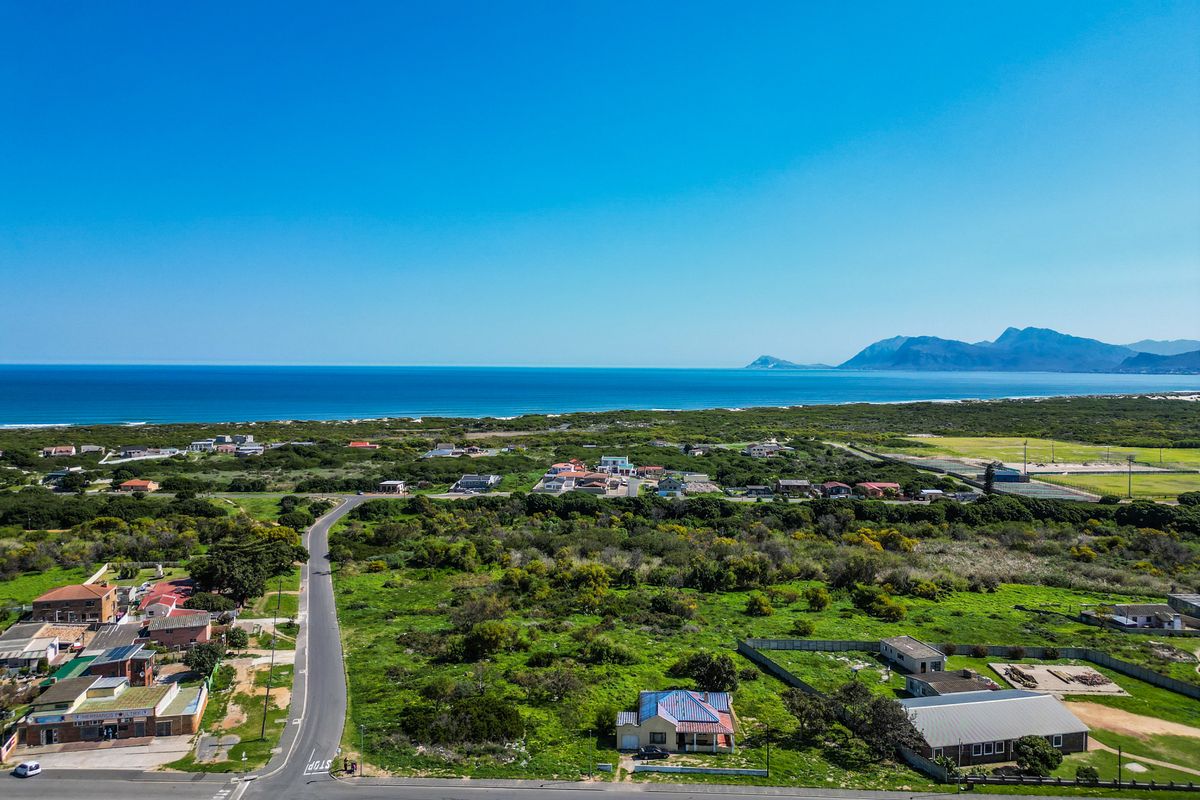 Large vacant plot for sale with a House in Hawston, Hermanus - Photo 3