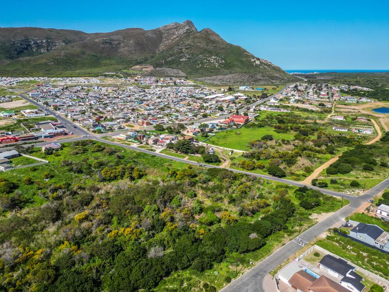 Large vacant plot for sale with a House in Hawston, Hermanus - Photo 4