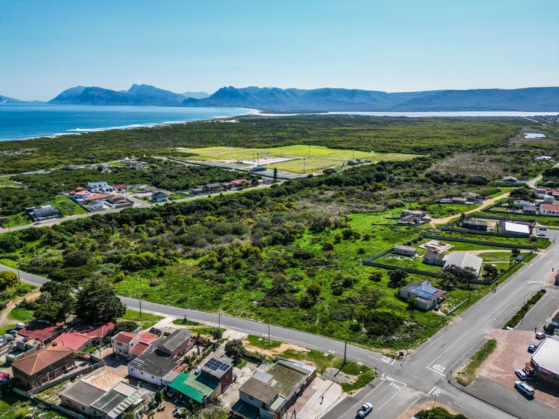 Large vacant plot for sale with a House in Hawston, Hermanus - Photo 7
