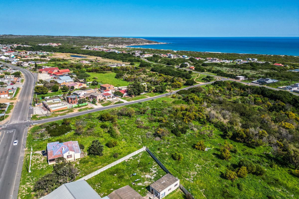 Large vacant plot for sale with a House in Hawston, Hermanus - Photo 2