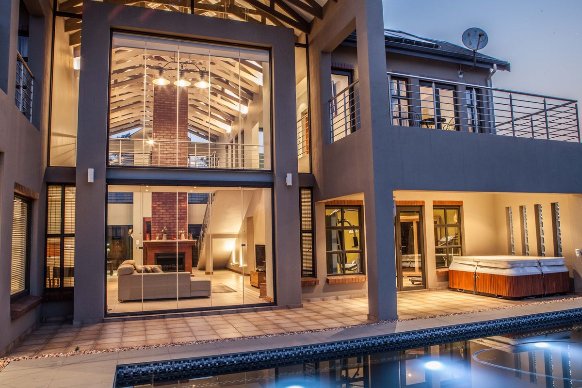 Your Dream Home Awaits with Stunning Design and Spectacular Views - Photo 4