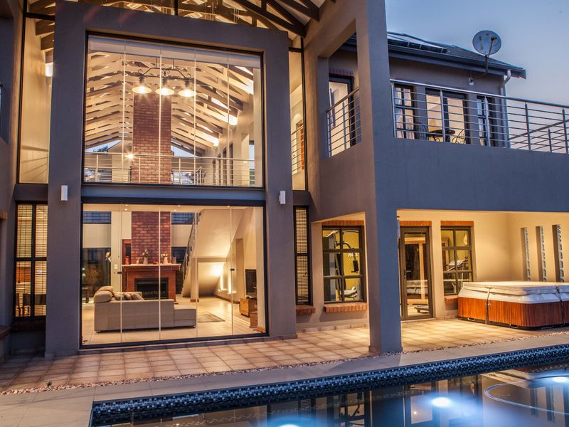 Your Dream Home Awaits with Stunning Design and Spectacular Views - Photo 4