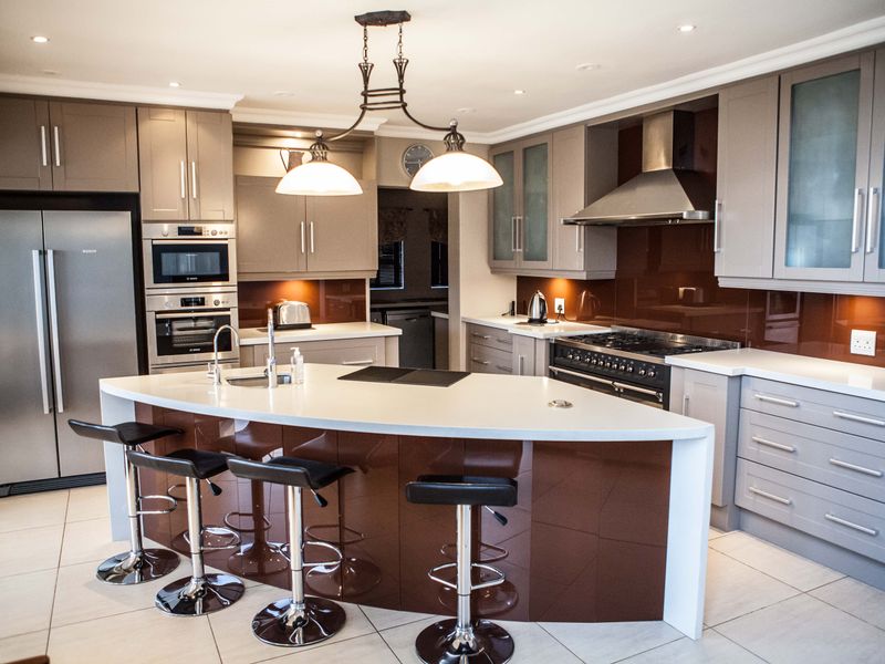 Your Dream Home Awaits with Stunning Design and Spectacular Views - Photo 3