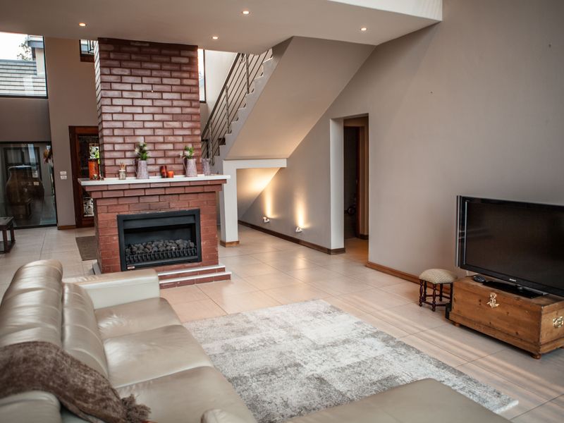 Your Dream Home Awaits with Stunning Design and Spectacular Views - Photo 8