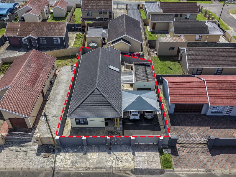 3 Bedroom House - Photo 2