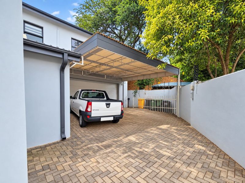 LUXURIOUS, STYLISH COMFORT MODERN LIVING, SPACIOUS, SOLAR, BOREHOLE YOU NAME IT... - Photo 5