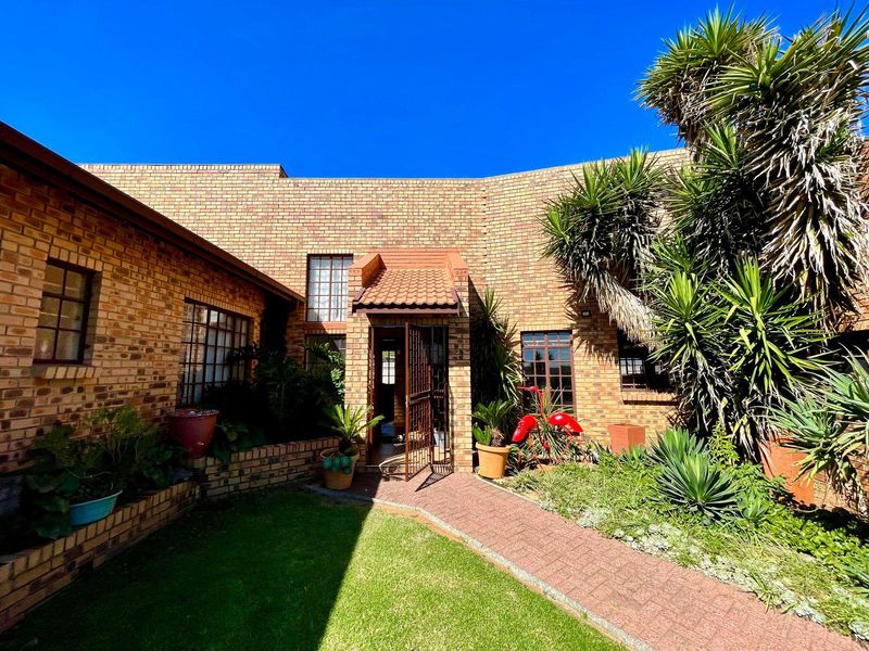 Four bedroom home plus two bedroom flat for sale in Evander - Photo 3