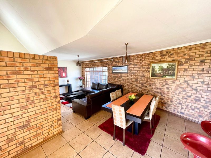 Four bedroom home plus two bedroom flat for sale in Evander - Photo 9