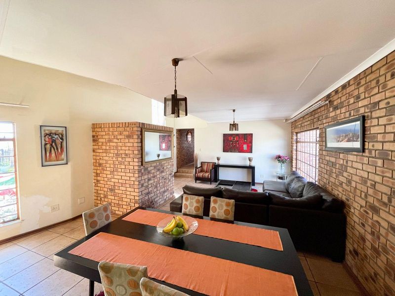 Four bedroom home plus two bedroom flat for sale in Evander - Photo 8