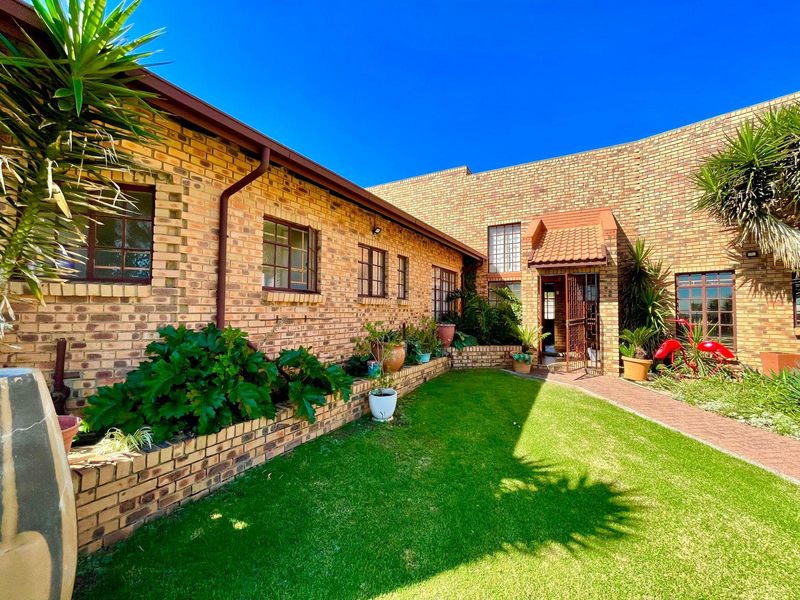 Four bedroom home plus two bedroom flat for sale in Evander - Photo 1