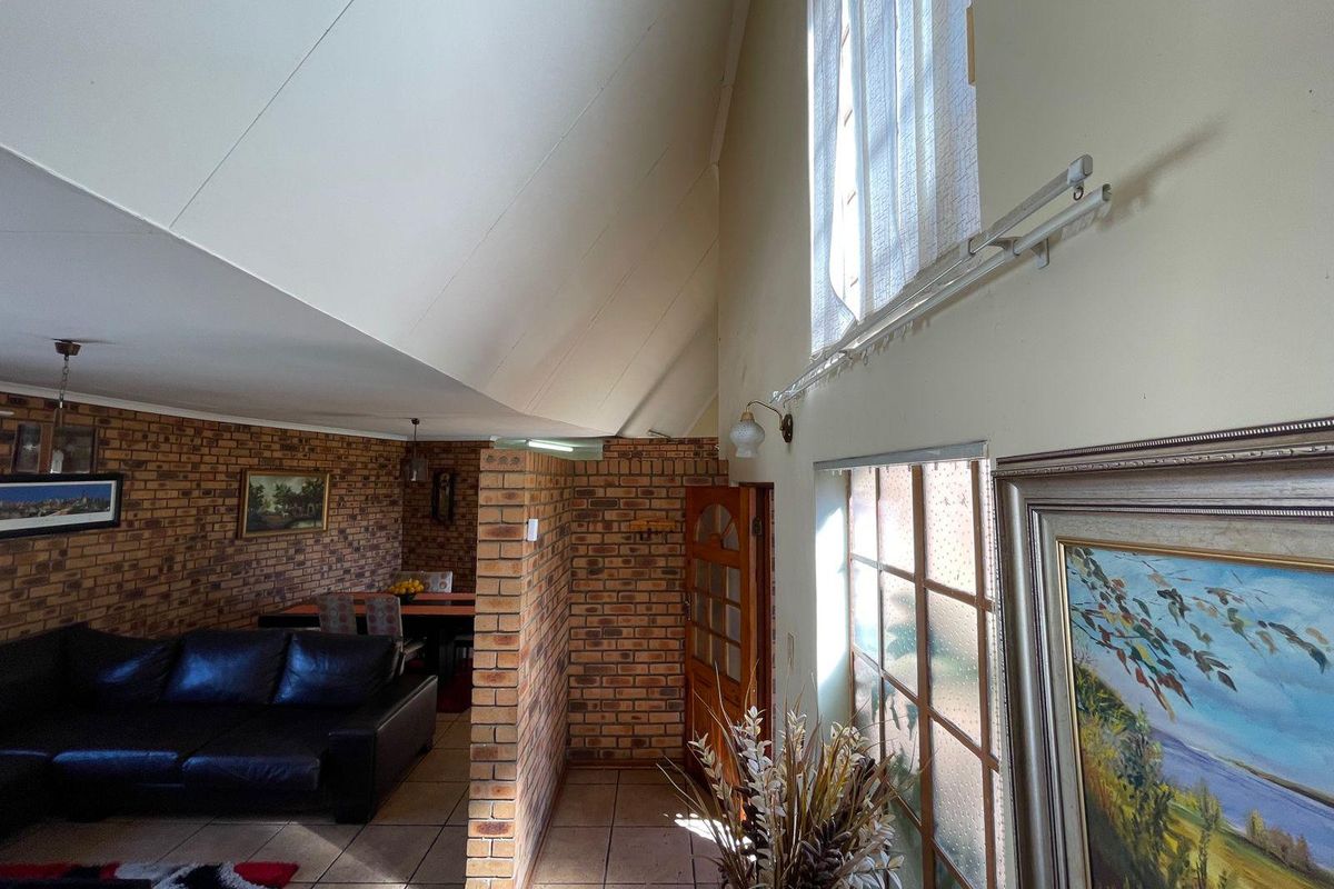 Four bedroom home plus two bedroom flat for sale in Evander - Photo 5