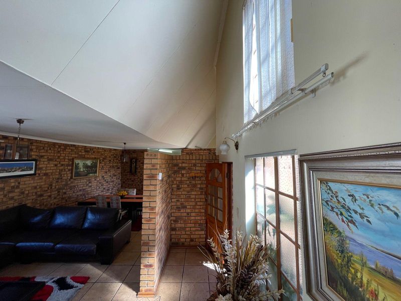 Four bedroom home plus two bedroom flat for sale in Evander - Photo 5