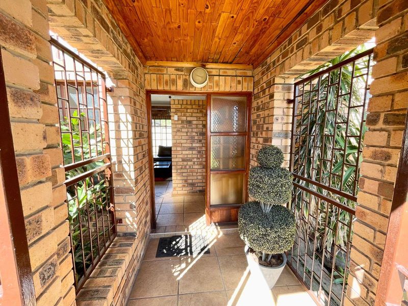 Four bedroom home plus two bedroom flat for sale in Evander - Photo 4