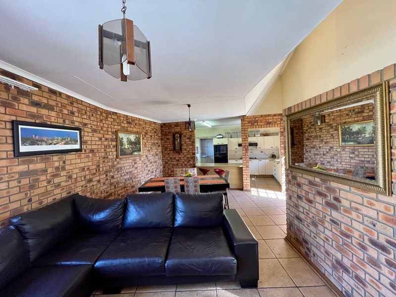 Four bedroom home plus two bedroom flat for sale in Evander - Photo 6
