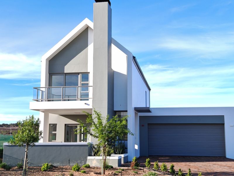 Stylish Home with Indoor-Outdoor Living in Scenic Langebaan Country Estate - Photo 10