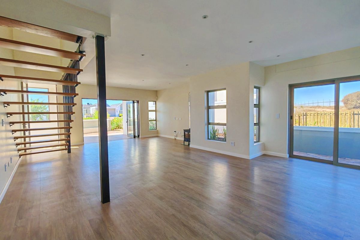 Stylish Home with Indoor-Outdoor Living in Scenic Langebaan Country Estate - Photo 3