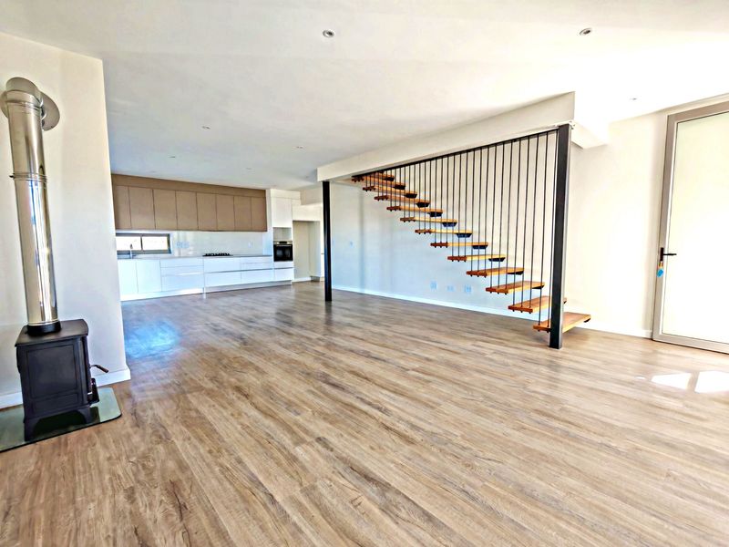 Stylish Home with Indoor-Outdoor Living in Scenic Langebaan Country Estate - Photo 8