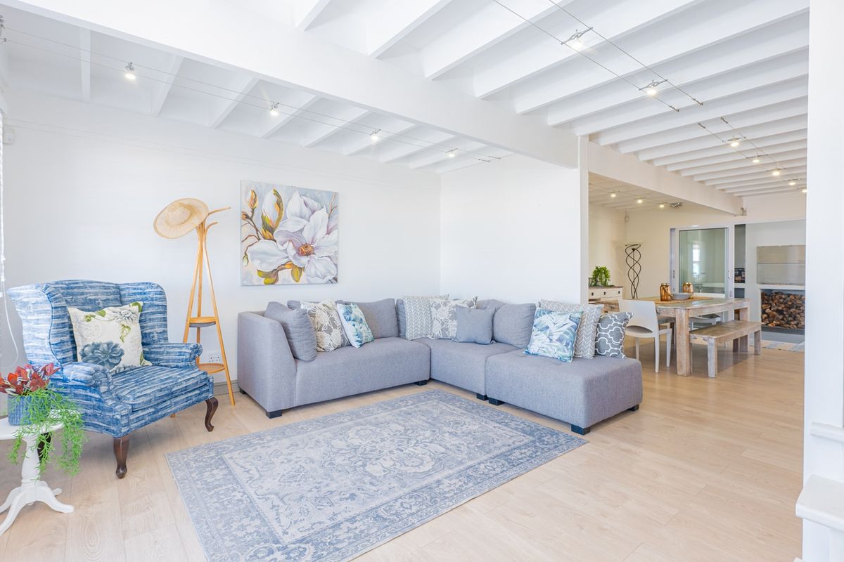 Neat, Spacious & Ready for You! - Photo 2