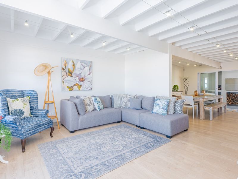 Neat, Spacious & Ready for You! - Photo 2