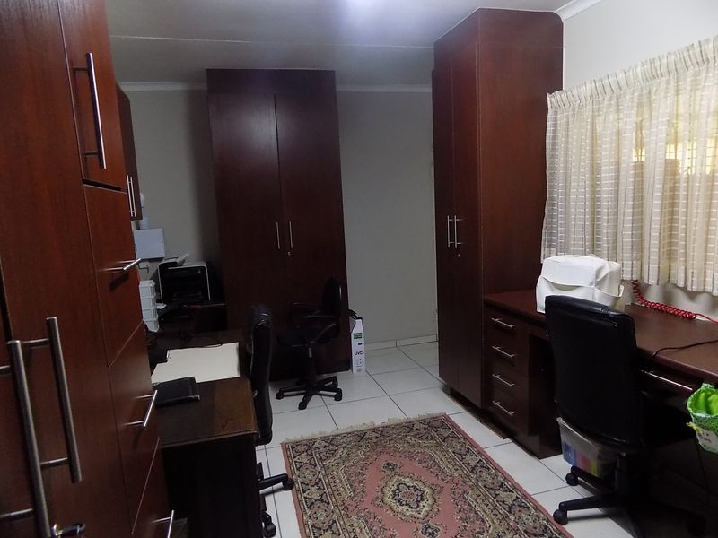 You’ll Want To Live Here! - Photo 8