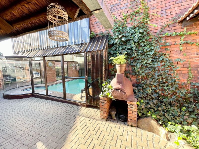 Three bedroom home plus one bedroom flat for sale in Evander - Photo 4