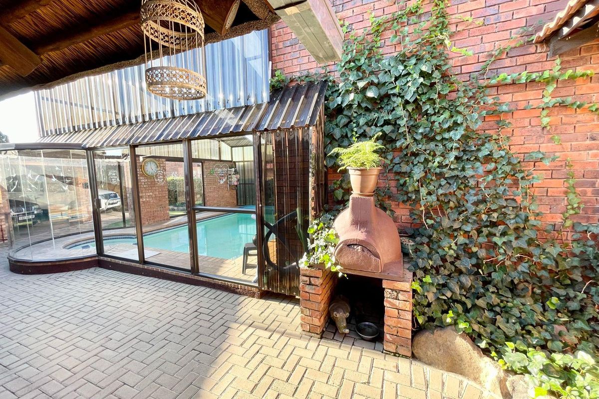 Three bedroom home plus one bedroom flat for sale in Evander - Photo 4