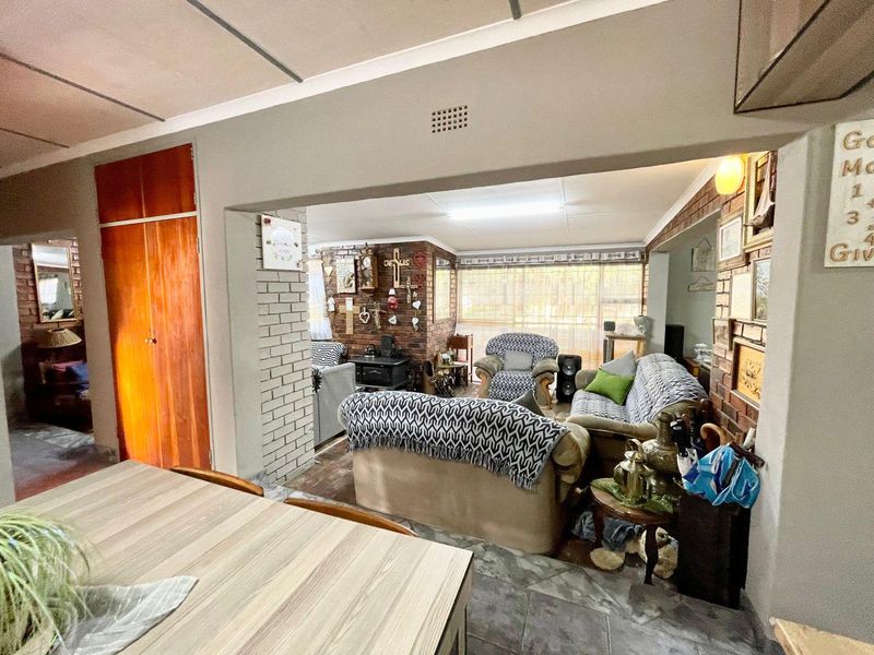 Three bedroom home plus one bedroom flat for sale in Evander - Photo 10