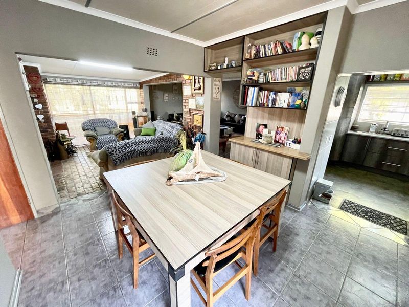 Three bedroom home plus one bedroom flat for sale in Evander - Photo 9