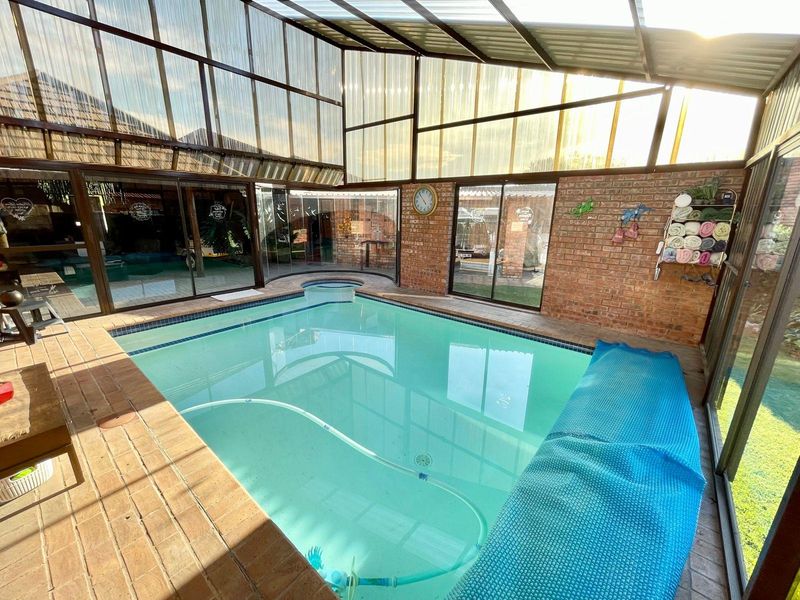 Three bedroom home plus one bedroom flat for sale in Evander - Photo 5