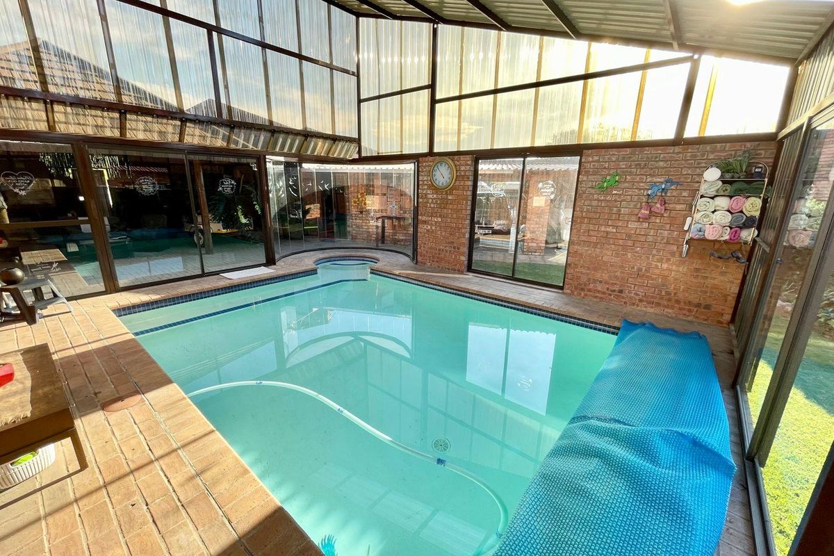 Three bedroom home plus one bedroom flat for sale in Evander - Photo 5