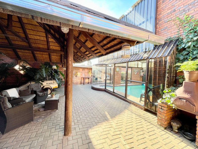 Three bedroom home plus one bedroom flat for sale in Evander - Photo 3