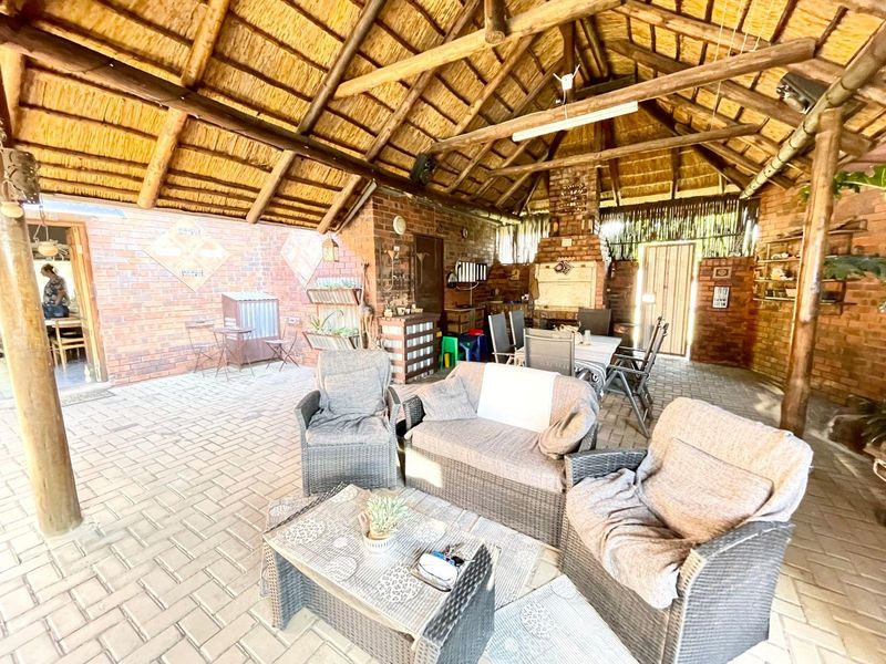 Three bedroom home plus one bedroom flat for sale in Evander - Photo 8