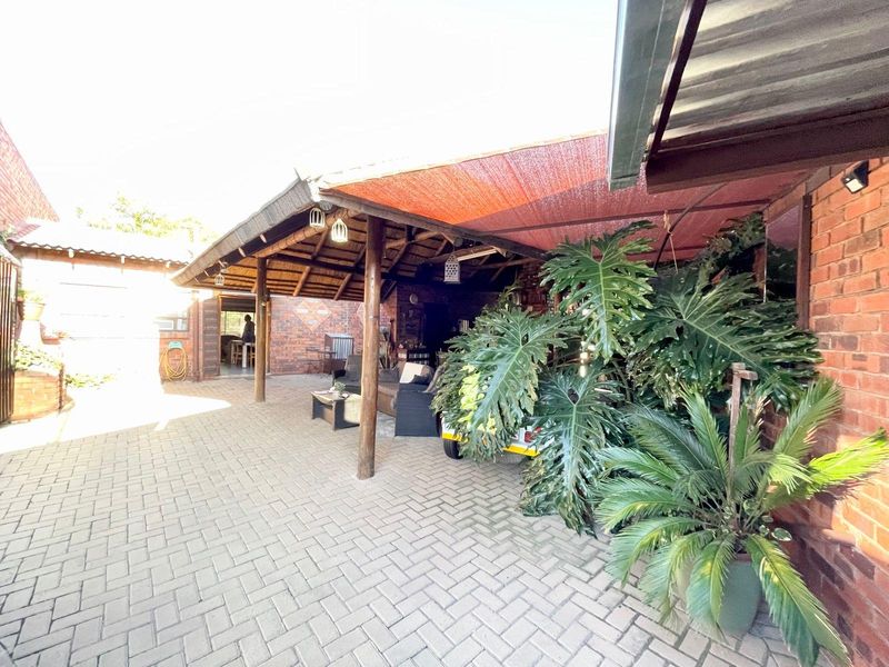 Three bedroom home plus one bedroom flat for sale in Evander - Photo 6