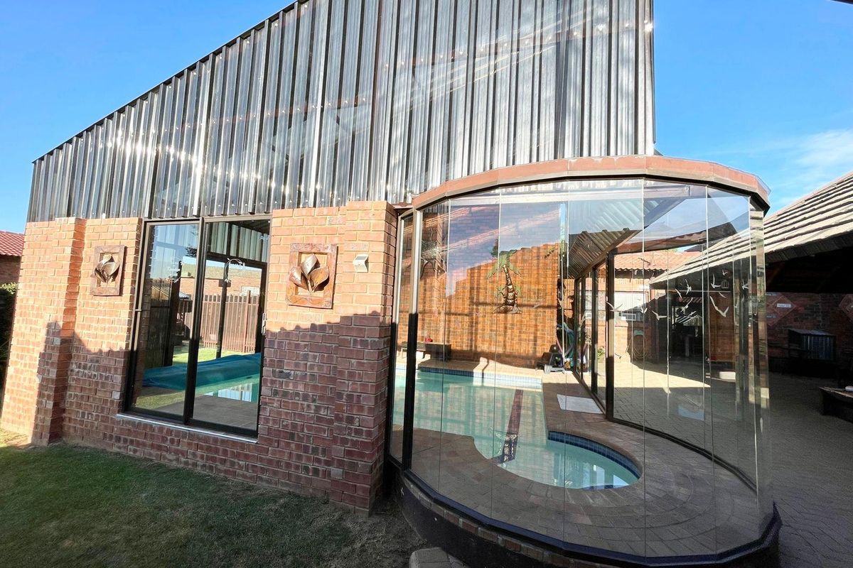 Three bedroom home plus one bedroom flat for sale in Evander - Photo 2