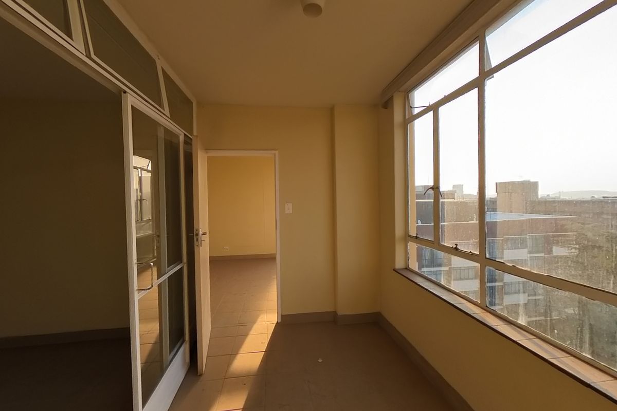 Two bedroom flat in Muckleneuk, perfect for first-time buyers or investors! - Photo 3