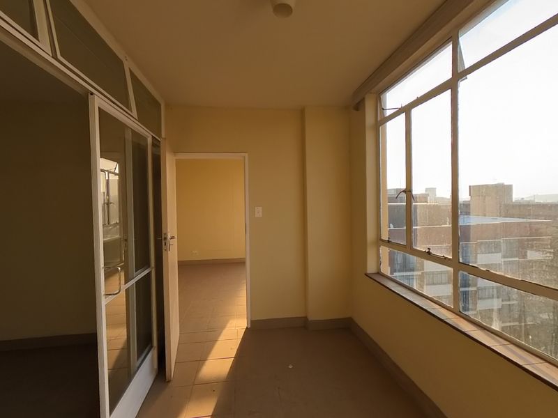 Two bedroom flat in Muckleneuk, perfect for first-time buyers or investors! - Photo 3