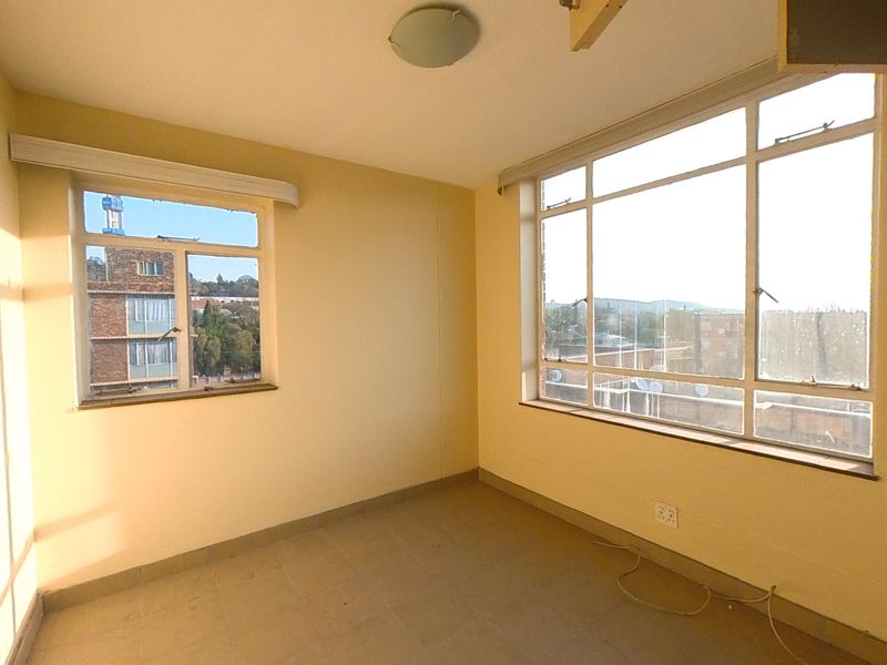 Two bedroom flat in Muckleneuk, perfect for first-time buyers or investors! - Photo 7