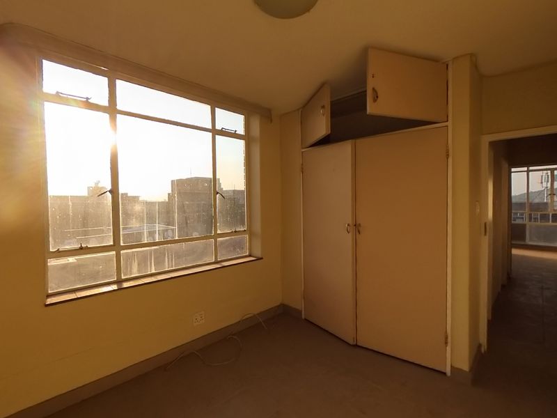 Two bedroom flat in Muckleneuk, perfect for first-time buyers or investors! - Photo 9