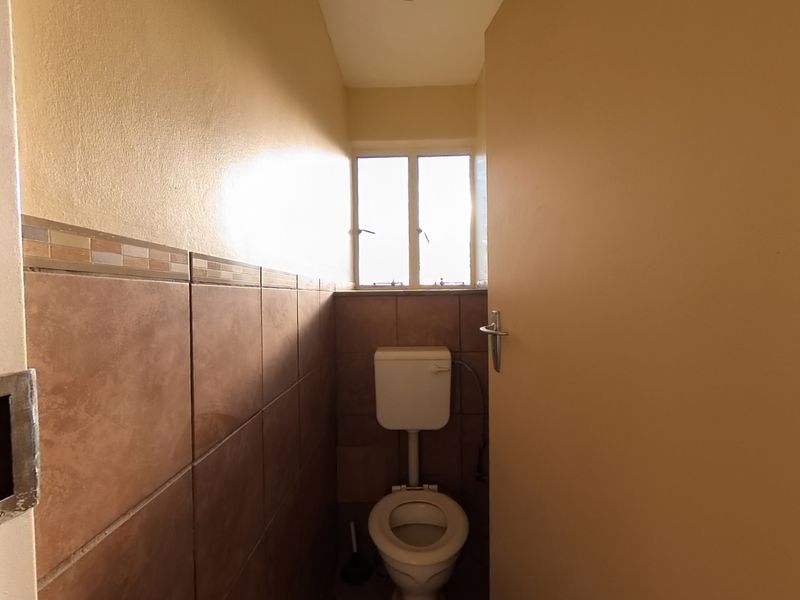 Two bedroom flat in Muckleneuk, perfect for first-time buyers or investors! - Photo 6