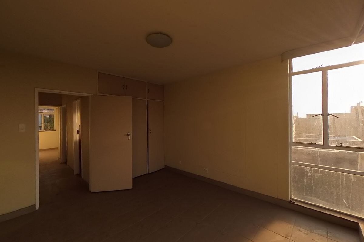 Two bedroom flat in Muckleneuk, perfect for first-time buyers or investors! - Photo 4