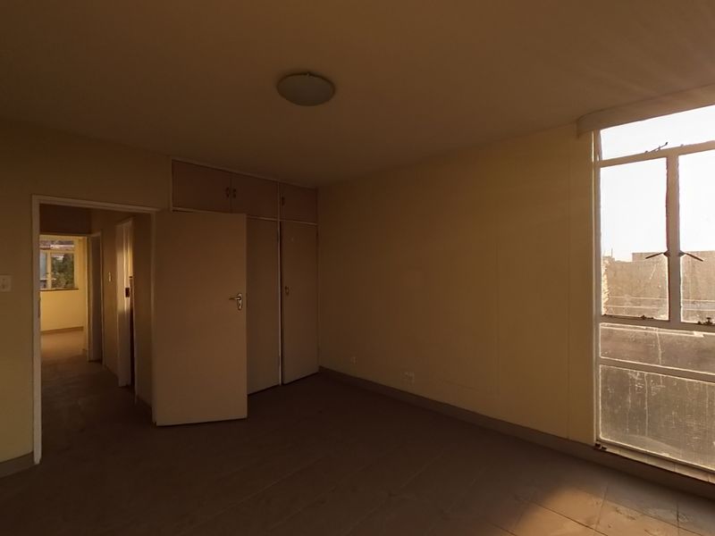 Two bedroom flat in Muckleneuk, perfect for first-time buyers or investors! - Photo 4