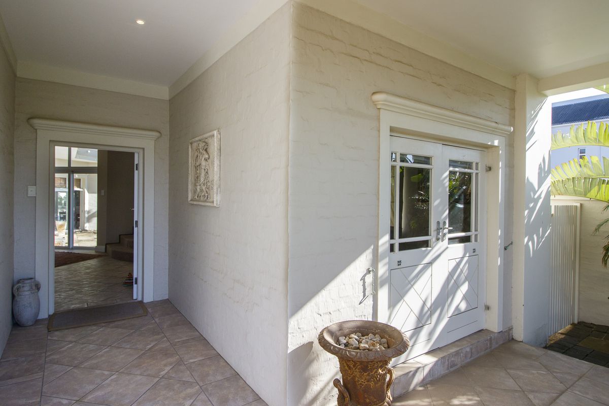 Luxury Six-Bedroom Marina Home with River and Sea Views - Photo 4