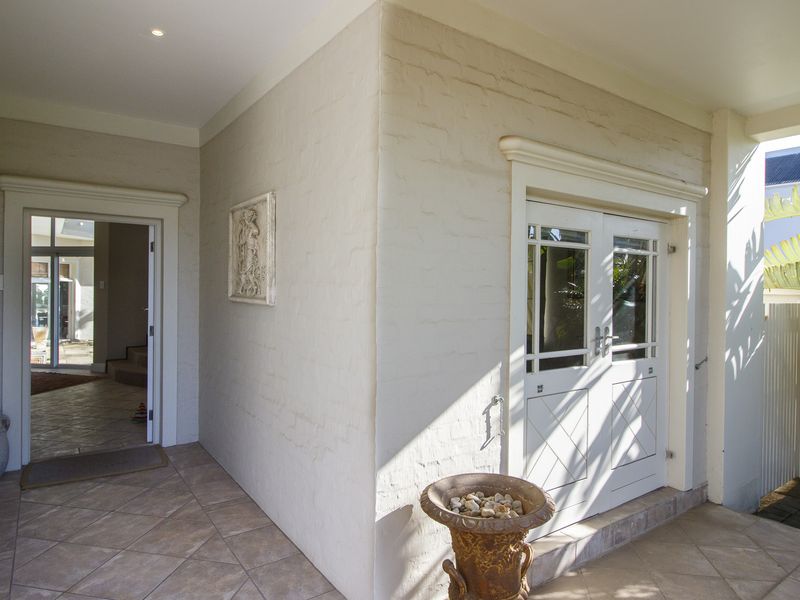 Luxury Six-Bedroom Marina Home with River and Sea Views - Photo 4