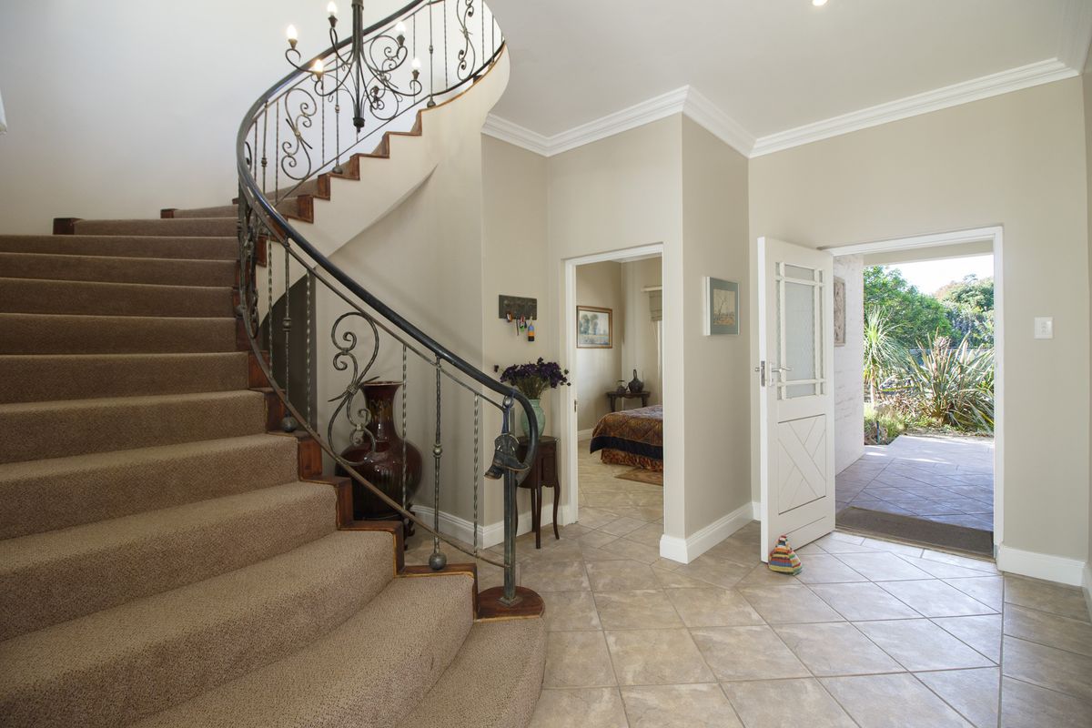 Luxury Six-Bedroom Marina Home with River and Sea Views - Photo 5