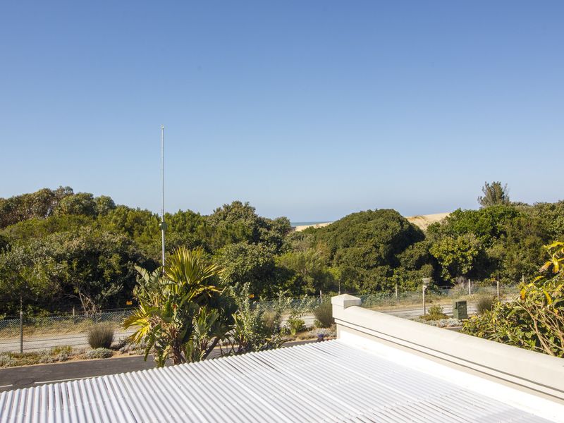 Luxury Six-Bedroom Marina Home with River and Sea Views - Photo 10