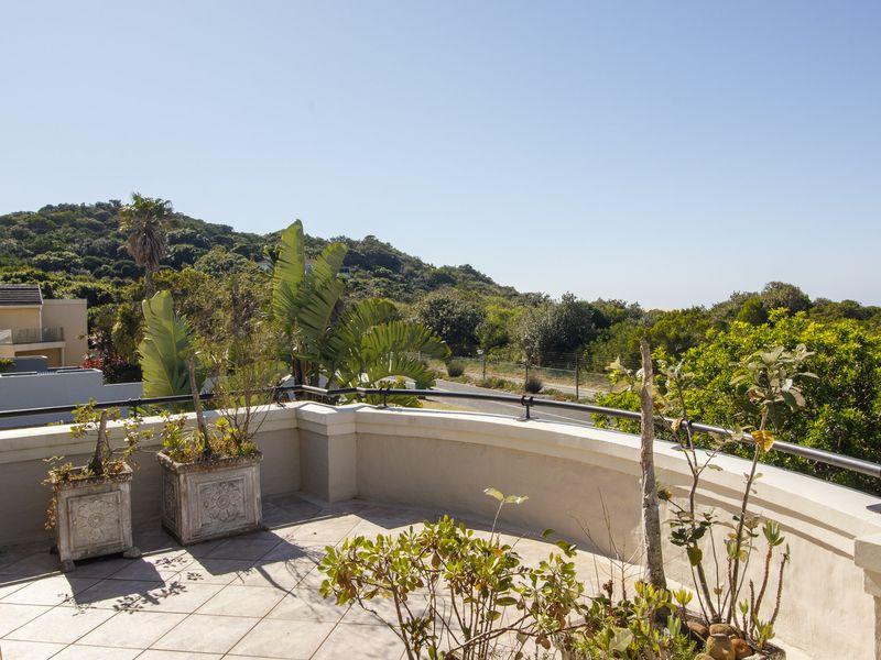 Luxury Six-Bedroom Marina Home with River and Sea Views - Photo 8