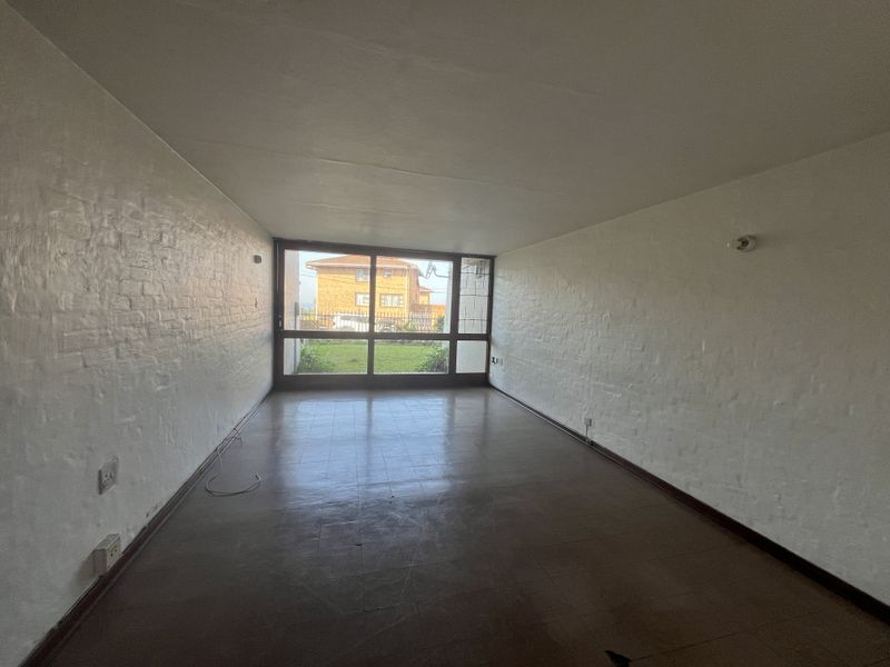 Large 2 bedroom flat in central Amanzimtoti - Photo 5