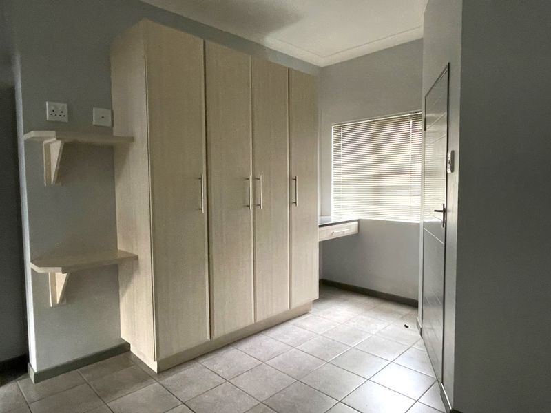 2 Bedroom Investment unit - Location is key. - Photo 8