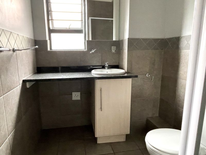 2 Bedroom Investment unit - Location is key. - Photo 6