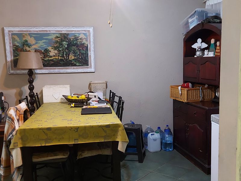 SPACIOUS 3 BEDROOM HOMR WITH BUSINESS POTENTIAL  IN PRIME LOCATION - Photo 9